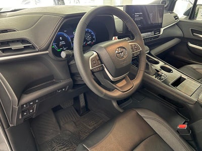 2025 Toyota Sienna Woodland Edition 7 Passenger