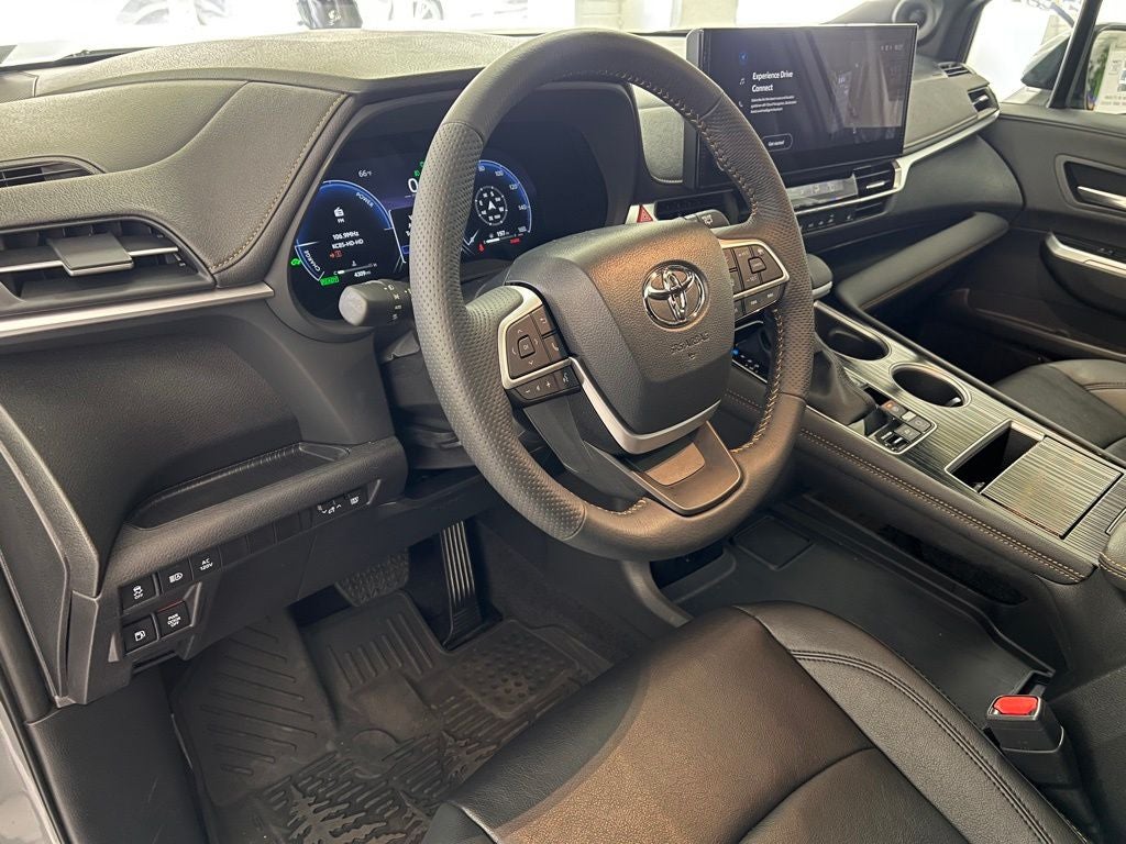 2025 Toyota Sienna Woodland Edition 7 Passenger