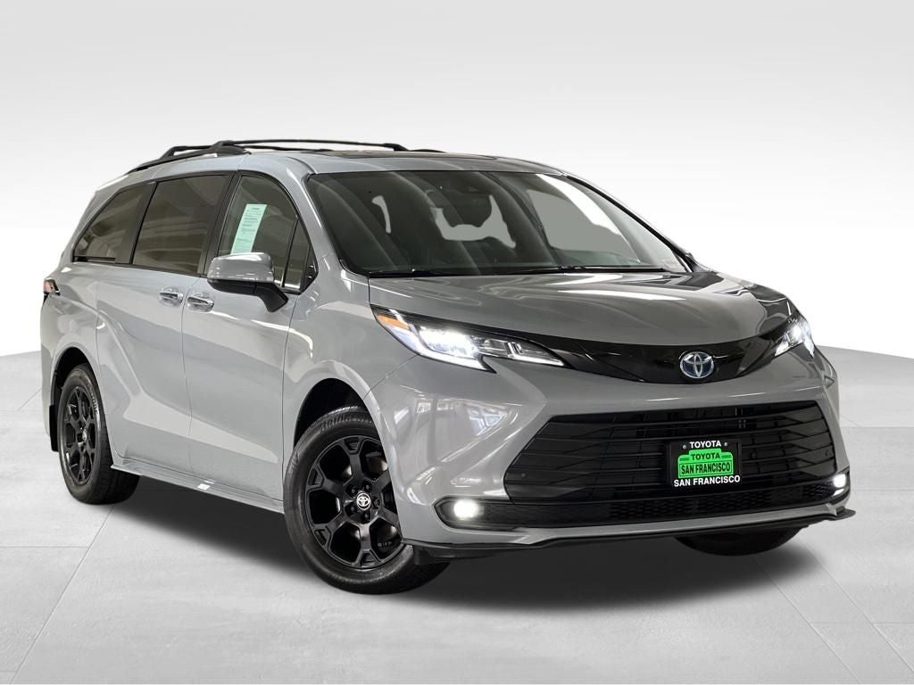 2025 Toyota Sienna Woodland Edition 7 Passenger