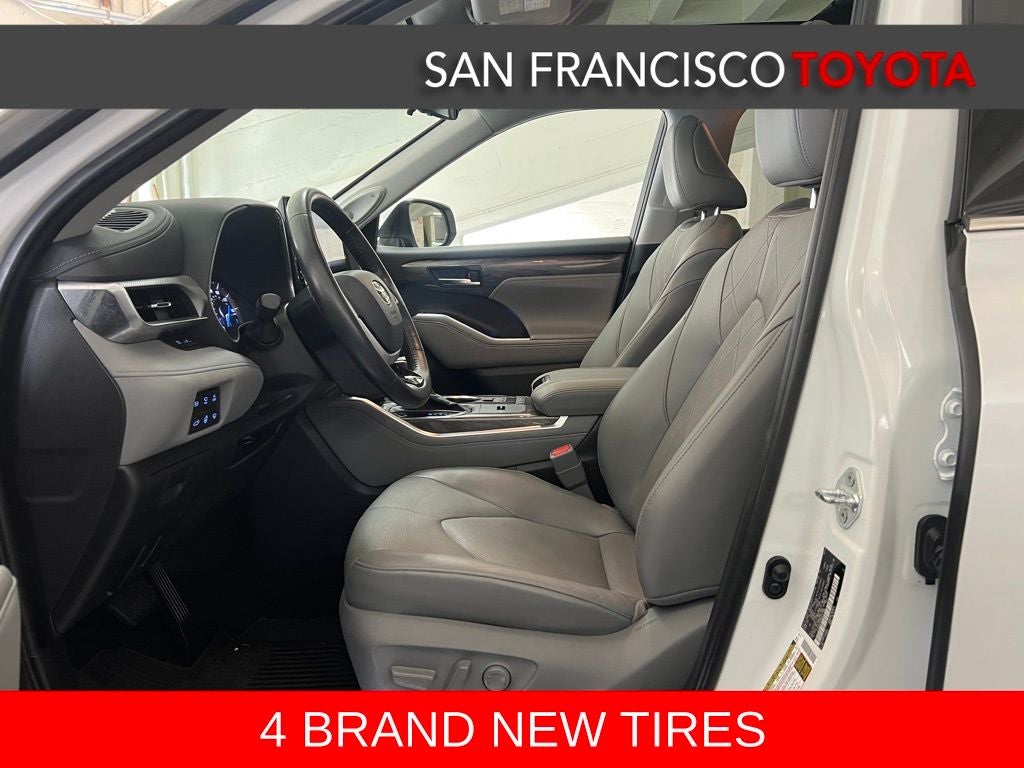 2022 Toyota Highlander Hybrid Platinum