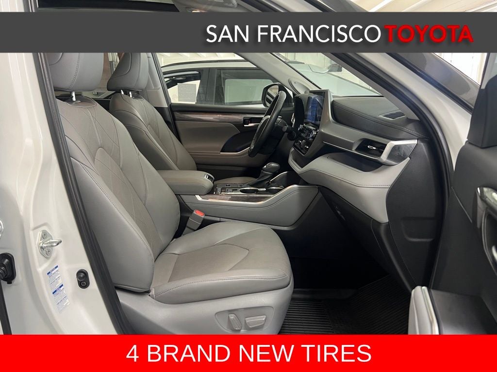 2022 Toyota Highlander Hybrid Platinum