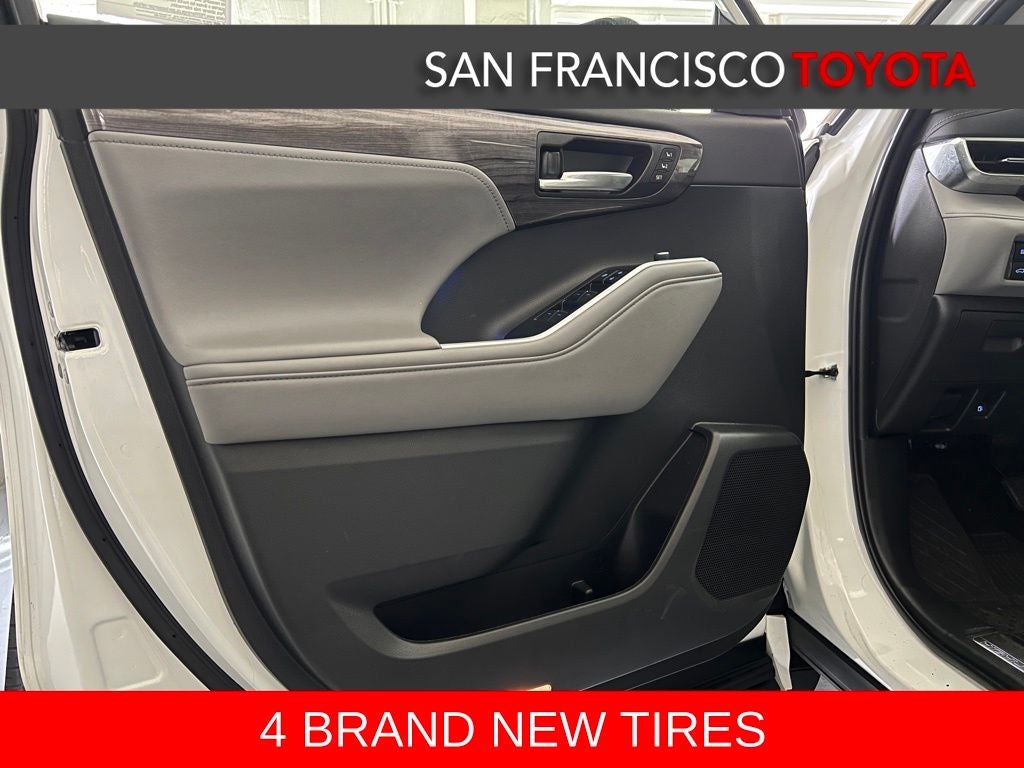 2022 Toyota Highlander Hybrid Platinum