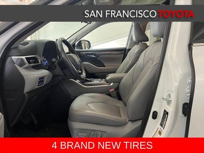 2022 Toyota Highlander Hybrid Platinum