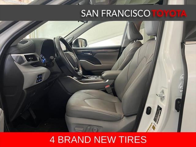 2022 Toyota Highlander Hybrid Platinum