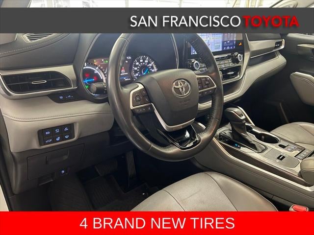 2022 Toyota Highlander Hybrid Platinum