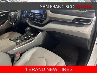 2022 Toyota Highlander Hybrid Platinum