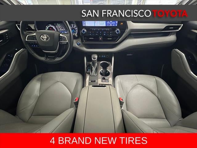 2022 Toyota Highlander Hybrid Platinum