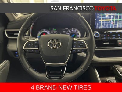 2022 Toyota Highlander Hybrid Platinum