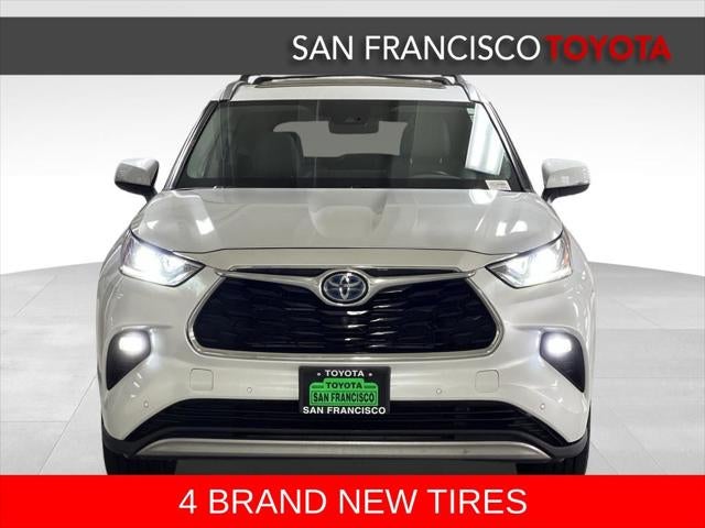 2022 Toyota Highlander Hybrid Platinum