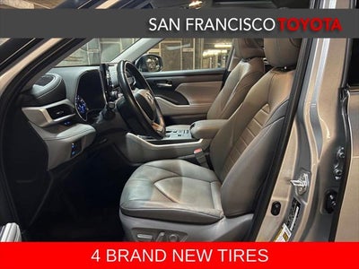 2022 Toyota Highlander Hybrid XLE