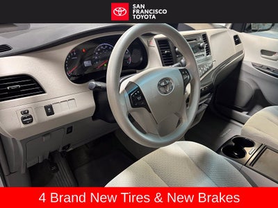 2013 Toyota Sienna LE 8 Passenger