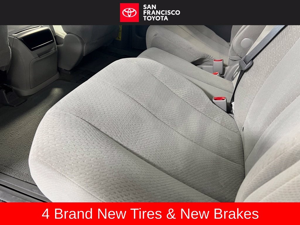 2013 Toyota Sienna LE 8 Passenger