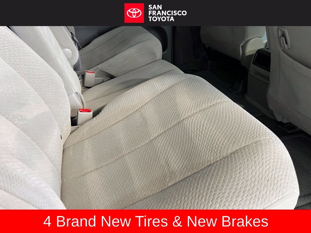 2013 Toyota Sienna LE 8 Passenger