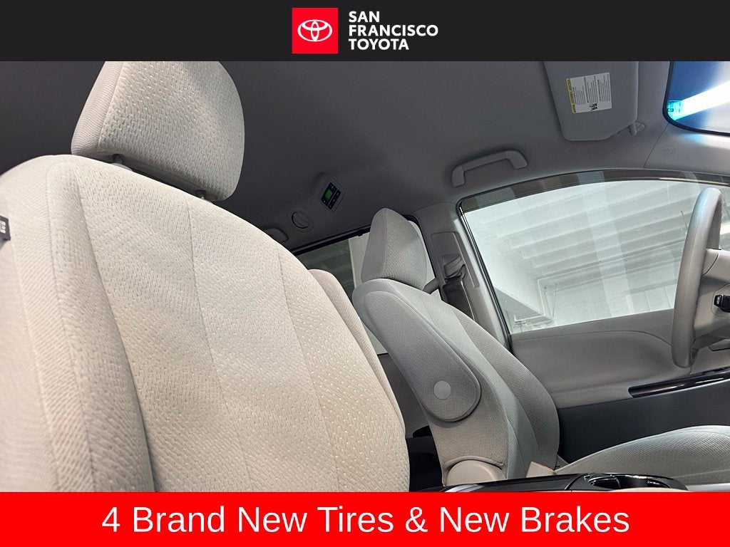 2013 Toyota Sienna LE 8 Passenger