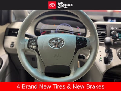 2013 Toyota Sienna LE 8 Passenger
