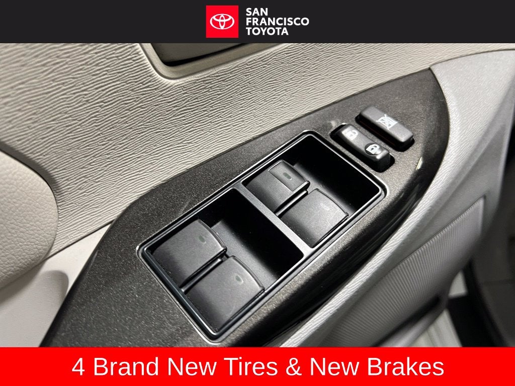 2013 Toyota Sienna LE 8 Passenger