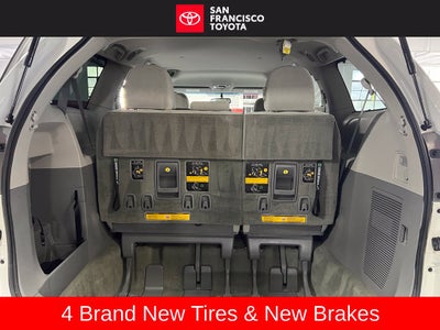 2013 Toyota Sienna LE 8 Passenger