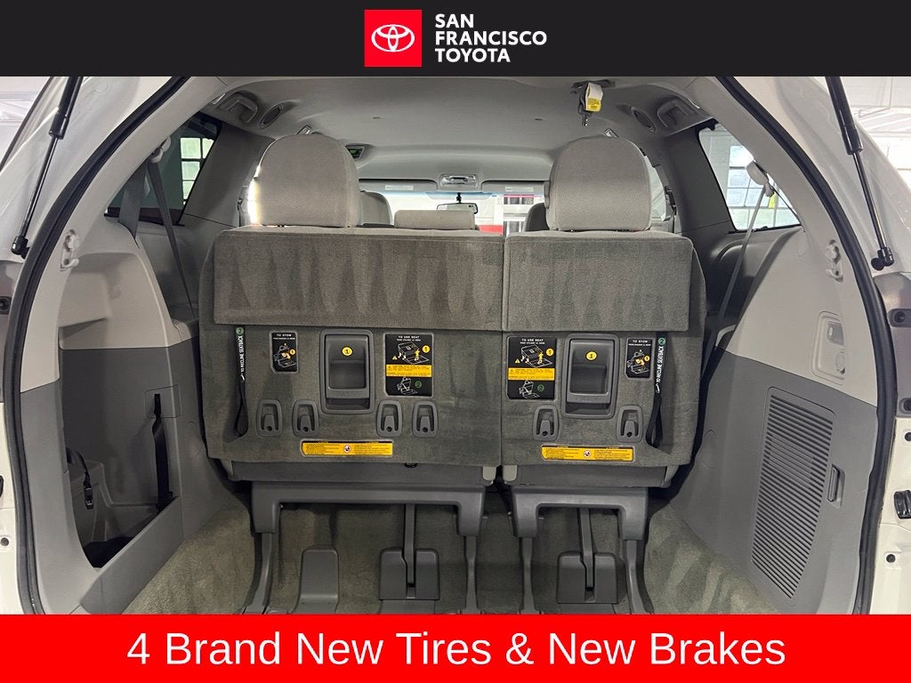 2013 Toyota Sienna LE 8 Passenger
