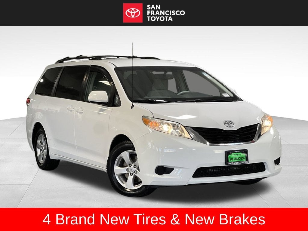 2013 Toyota Sienna LE 8 Passenger
