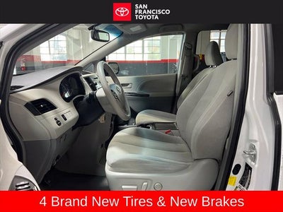 2013 Toyota Sienna LE 8 Passenger
