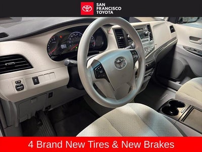 2013 Toyota Sienna LE 8 Passenger