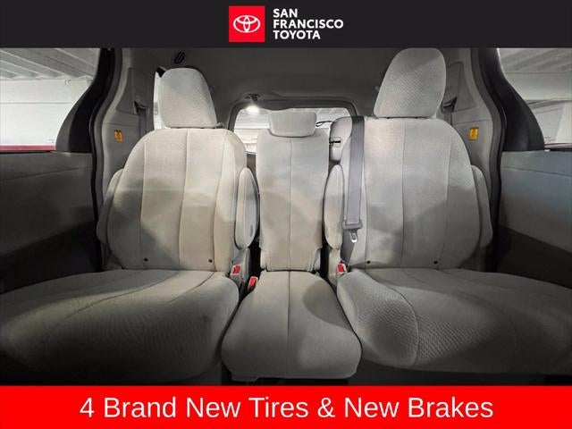 2013 Toyota Sienna LE 8 Passenger