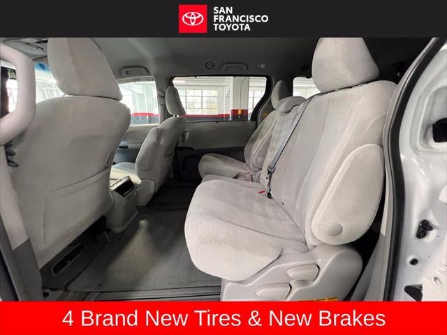 2013 Toyota Sienna LE 8 Passenger