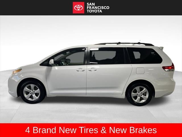 2013 Toyota Sienna LE 8 Passenger
