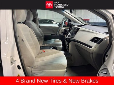 2013 Toyota Sienna LE 8 Passenger