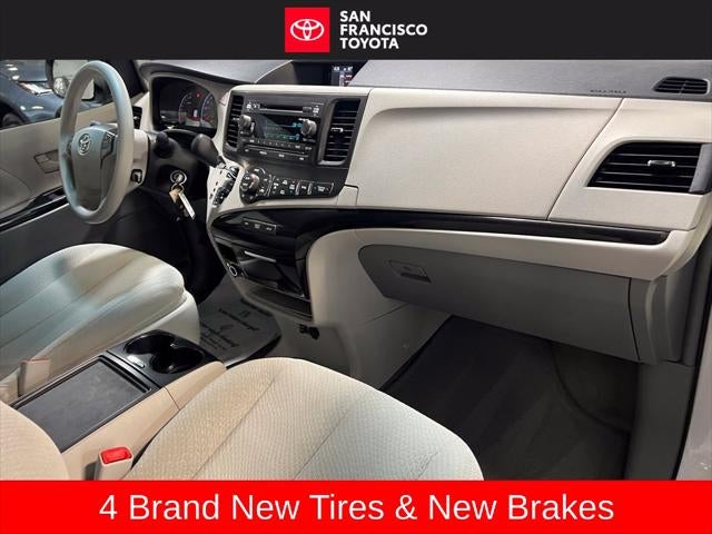 2013 Toyota Sienna LE 8 Passenger