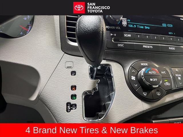 2013 Toyota Sienna LE 8 Passenger