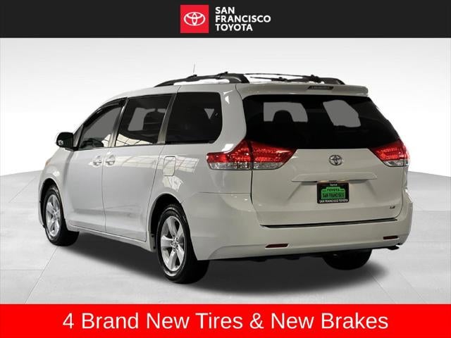 2013 Toyota Sienna LE 8 Passenger