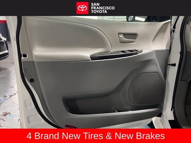 2013 Toyota Sienna LE 8 Passenger