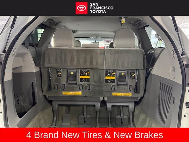 2013 Toyota Sienna LE 8 Passenger
