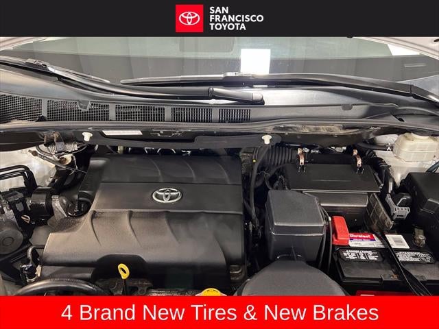 2013 Toyota Sienna LE 8 Passenger