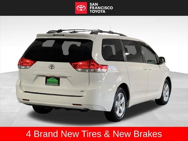 2013 Toyota Sienna LE 8 Passenger