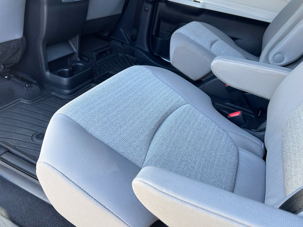 2026 Toyota Sienna LE 7 PASSENGER