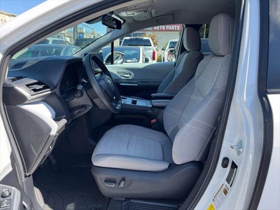 2026 Toyota Sienna LE 7 PASSENGER