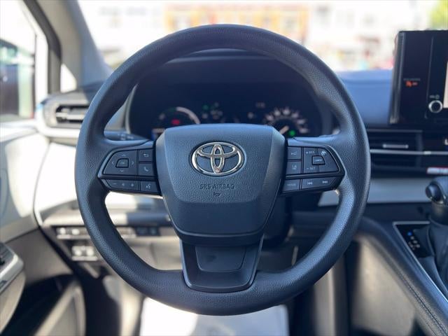 2026 Toyota Sienna LE 7 PASSENGER