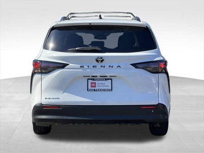 2026 Toyota Sienna LE 7 PASSENGER