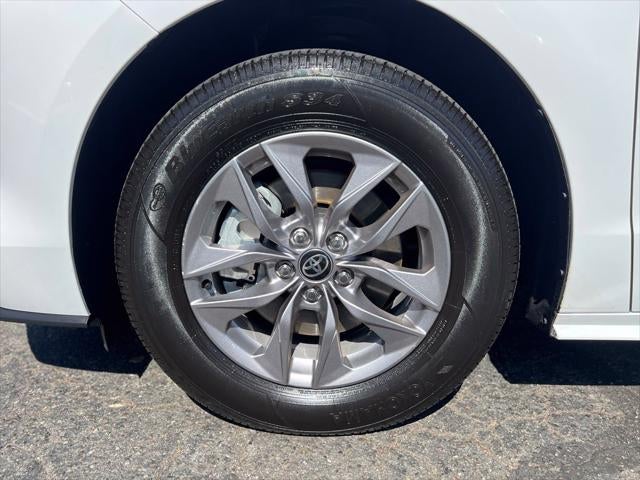 2026 Toyota Sienna LE 7 PASSENGER