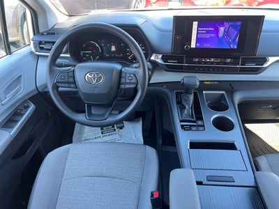 2026 Toyota Sienna LE 7 PASSENGERS