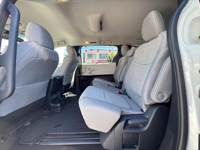 2026 Toyota Sienna LE 7 PASSENGERS