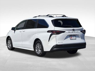 2026 Toyota Sienna LE 7 PASSENGERS