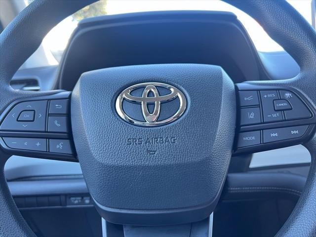 2026 Toyota Sienna LE 7 PASSENGERS
