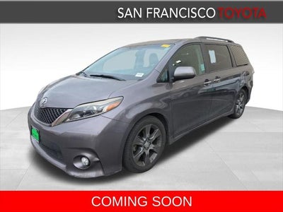 2016 Toyota Sienna SE Premium 8 Passenger