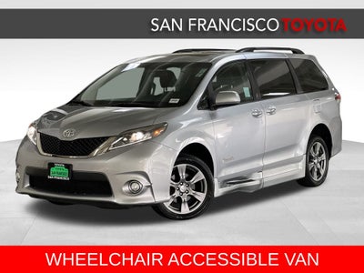 2017 Toyota Sienna SE 8 Passenger