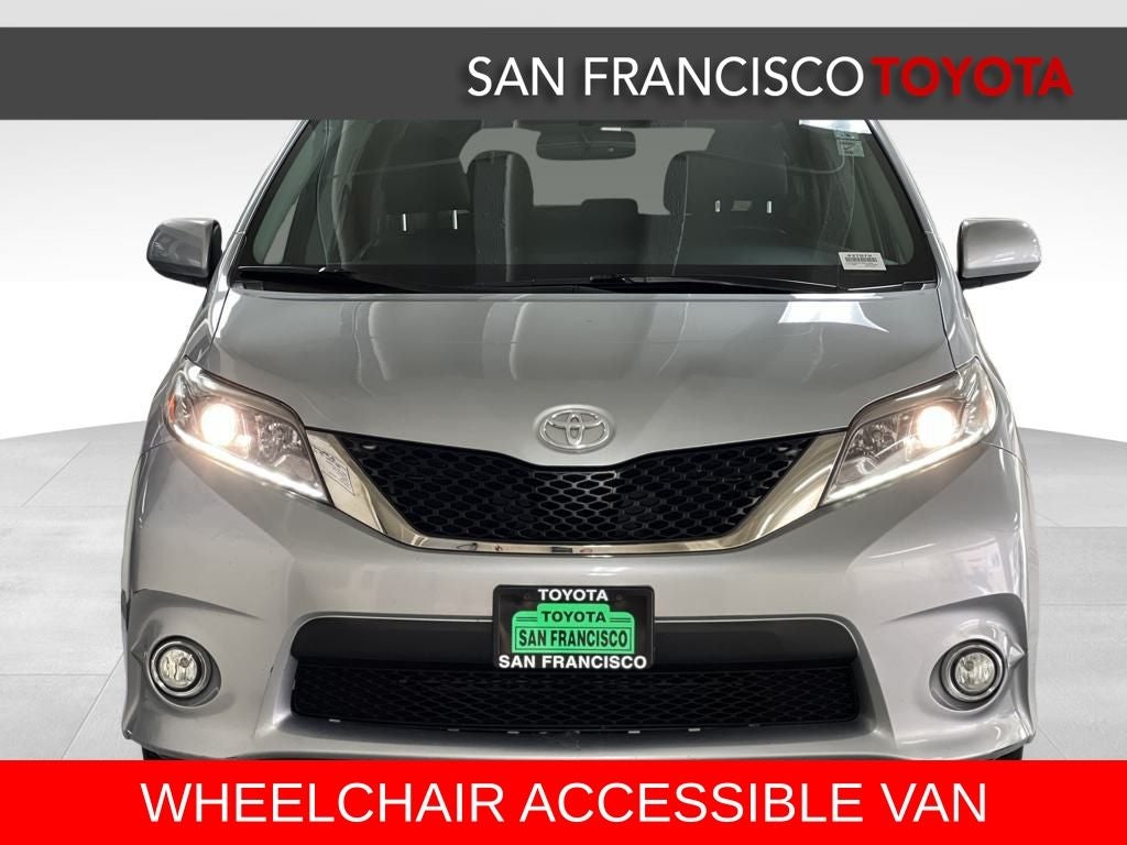 2017 Toyota Sienna SE 8 Passenger