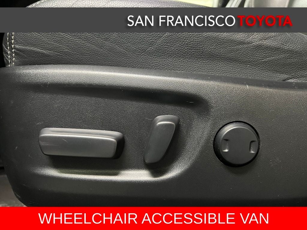 2017 Toyota Sienna SE 8 Passenger