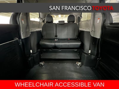 2017 Toyota Sienna SE 8 Passenger